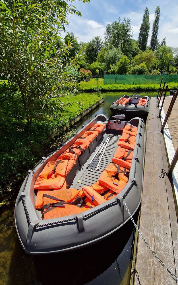 Promenade en barque électrique dans les hortillonnages d'Amiens
